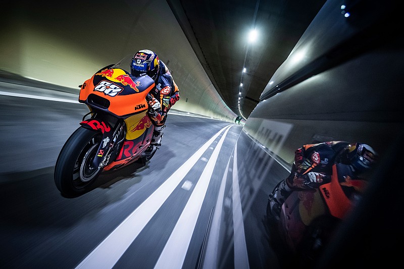 Олівейра проїхав на мотоциклі MotoGP тунелем в Австрії - відео