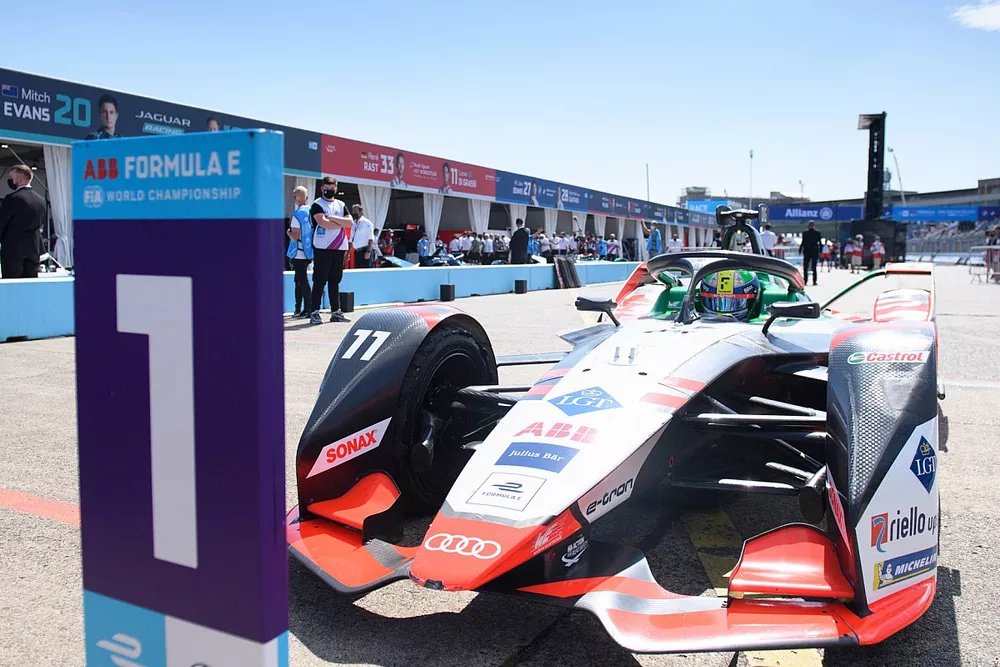 Race winner Lucas Di Grassi, Audi Sport ABT Schaeffler, Audi e-tron FE07, in Parc Ferme