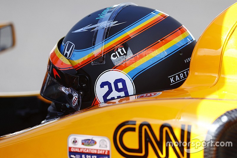Alonso da a elegir a sus aficionados el casco que usará en la Indy 500 2019