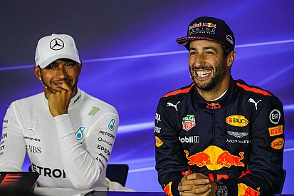 Hamilton: Seria um privilégio ser companheiro de Ricciardo