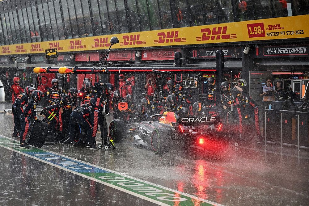 Max Verstappen, Red Bull Racing RB19, makes a pit stop