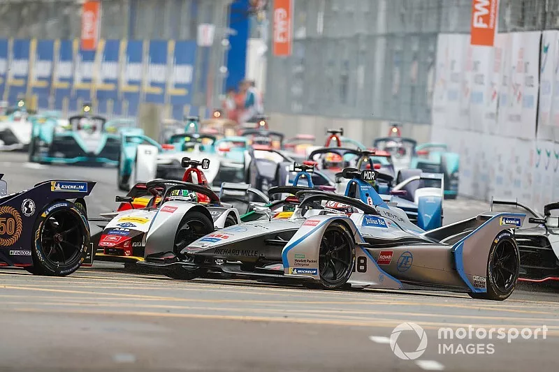 Edoardo Mortara, Venturi Formula E, Venturi VFE05 &agrave; l'ext&eacute;rieur de Lucas Di Grassi, Audi Sport ABT Schaeffler, Audi e-tron FE05, au d&eacute;part