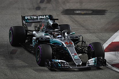 Hamilton Sennához és Schumacherhez hasonlóan "emelte a tétet"