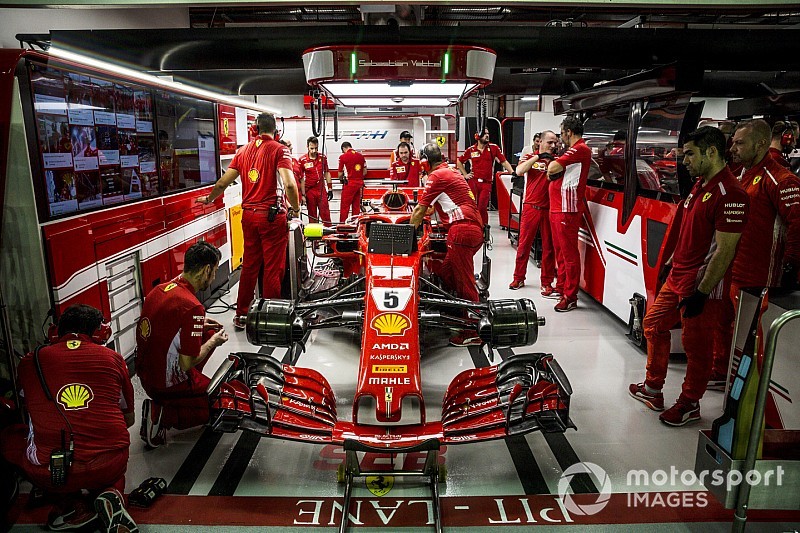 Vettel-dominancia a Szingapúri Nagydíj utolsó szabadedzésén a Ferrarival