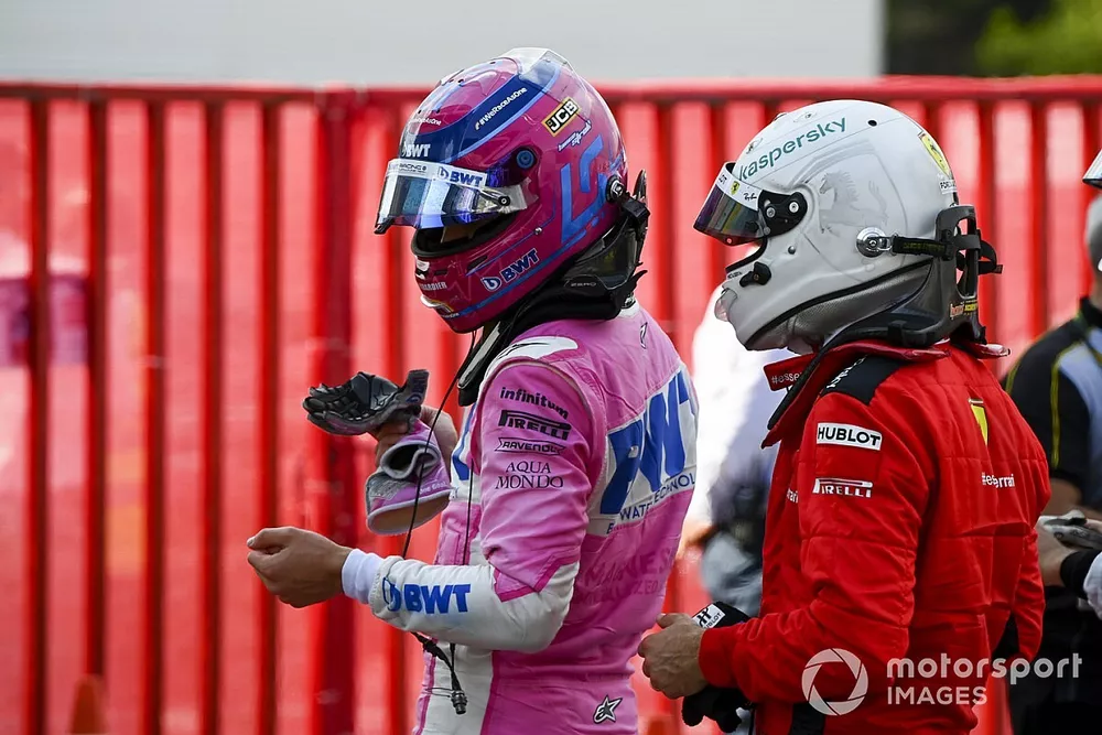 Lance Stroll, Racing Point, et Sebastian Vettel, Ferrari, dans le parc fermé après la course