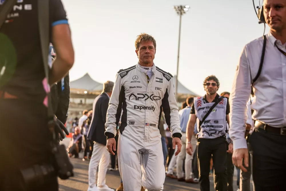 Brad Pitt, haciendo de Sonny Hayes, piloto del Apex APXGP F1 team