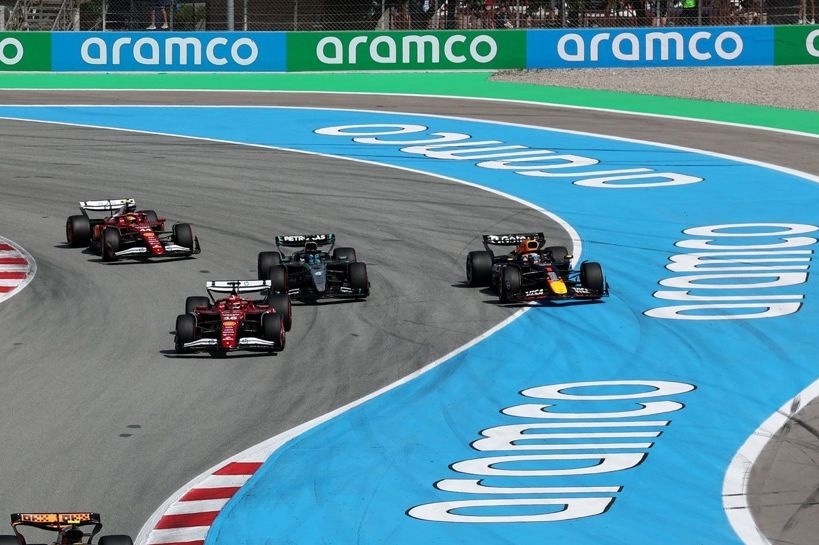 F1 | Max a un punto dalla squalifica, ma non doveva ridare la posizione a Russell