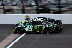NASCAR Cup: Reddick gana la pole de la Brickyard 400