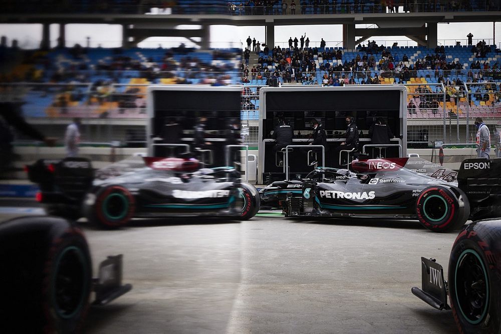 Lewis Hamilton, Mercedes W12, leaves the garage