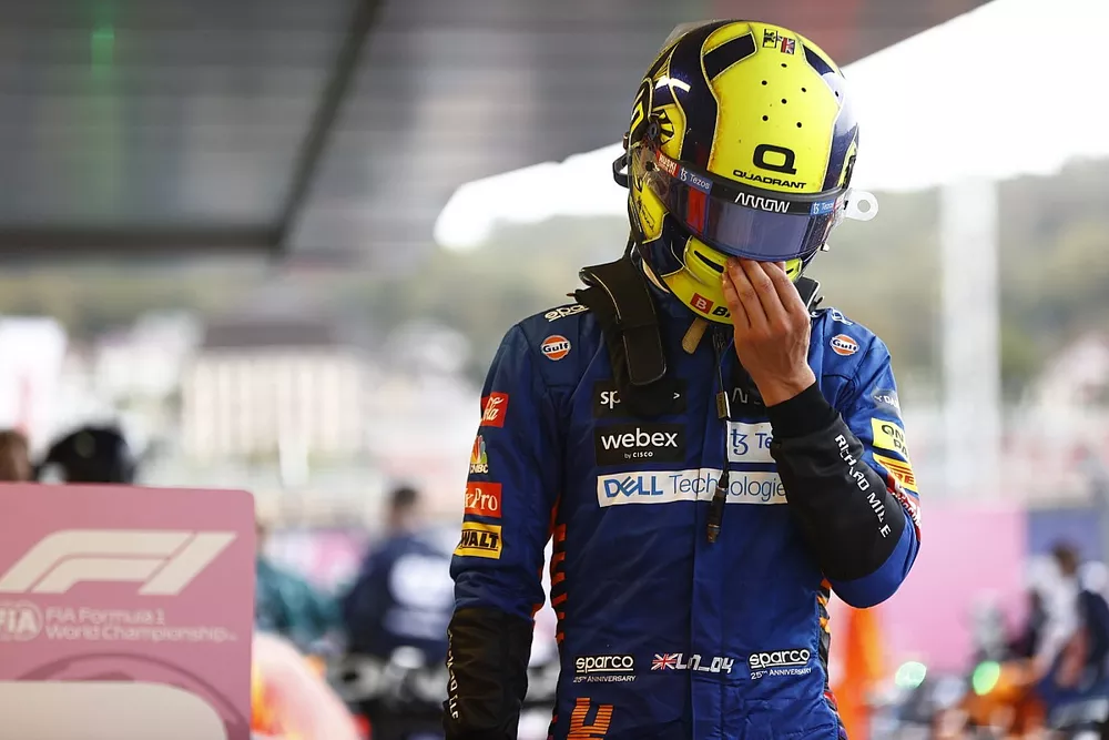 Lando Norris, McLaren, si commisera con se stesso dopo la gara