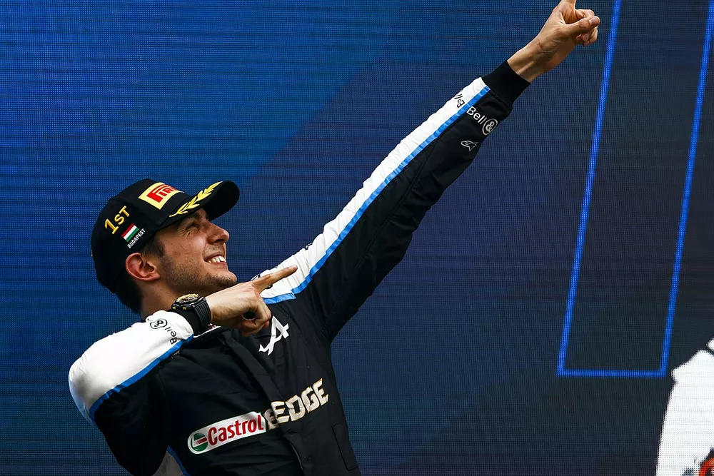 Esteban Ocon, Alpine F1, primo classificato, festeggia sul podio