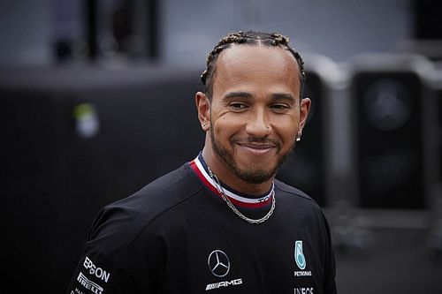 СМИ: Хэмилтон просил FIA наказать Red Bull. Ему отказали