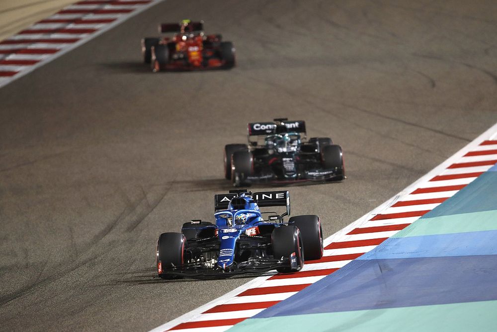 Fernando Alonso, Alpine A521, Lance Stroll, Aston Martin AMR21, Carlos Sainz Jr., Ferrari SF21