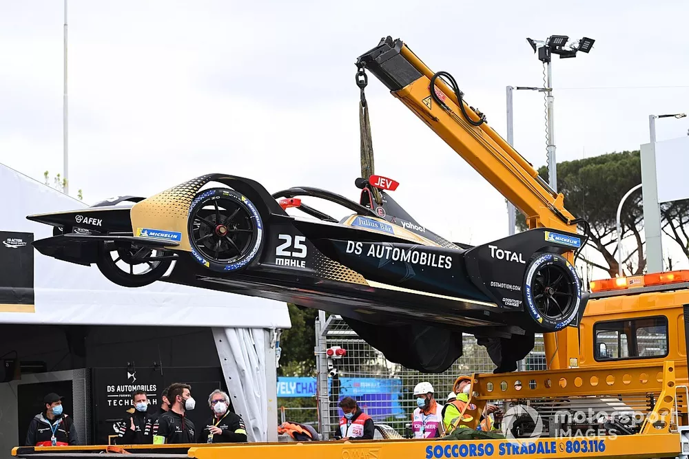 Mechanics unload the damaged car of Jean-Eric Vergne, DS Techeetah, DS E-Tense FE21