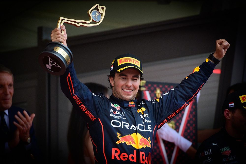 Podio: el ganador Sergio Pérez, Red Bull Racing