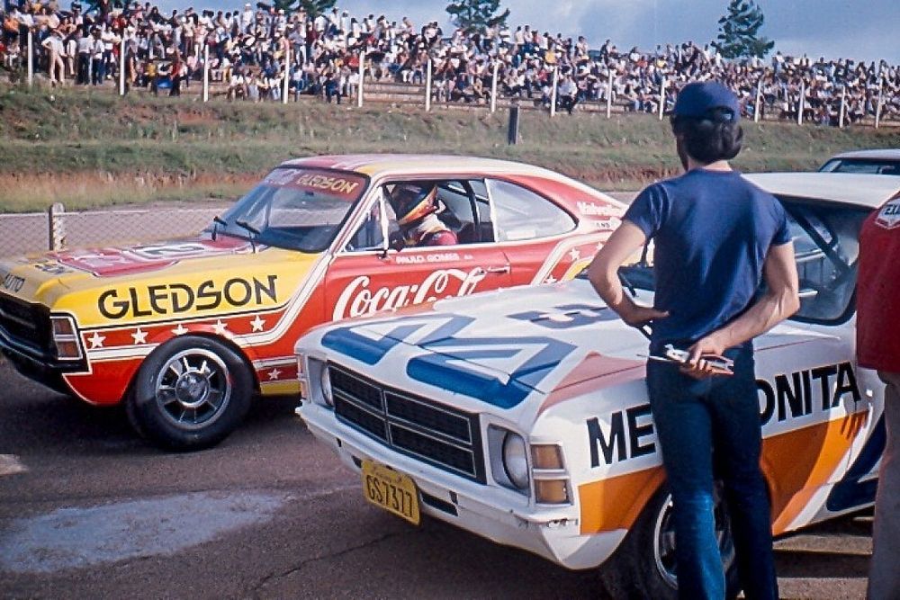 Paulo Gomes (à esq.) esteve no grid da primeira corrida da Stock Car, em 1979
