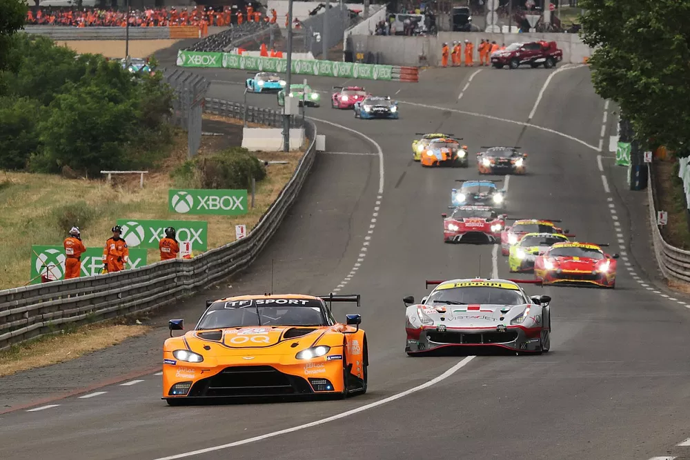#25 ORT by TF Aston Martin Vantage AMR di Ahmad Al Harthy, Michael Dinan, Charlie Eastwood