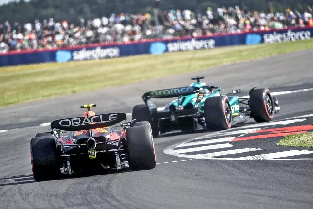 Lance Stroll, Aston Martin AMR23, Sergio P&eacute;rez, Red Bull Racing RB19