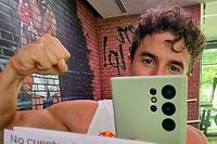 M&aacute;rquez se inspira en Muhammad Ali mientras sigue su recuperaci&oacute;n