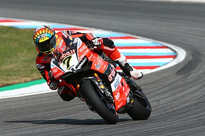 Davies: "Non so se accettare il rischio di sviluppare la V4"