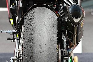 Los pilotos del WorldSBK comentan los problemas de neum&aacute;ticos en Australia