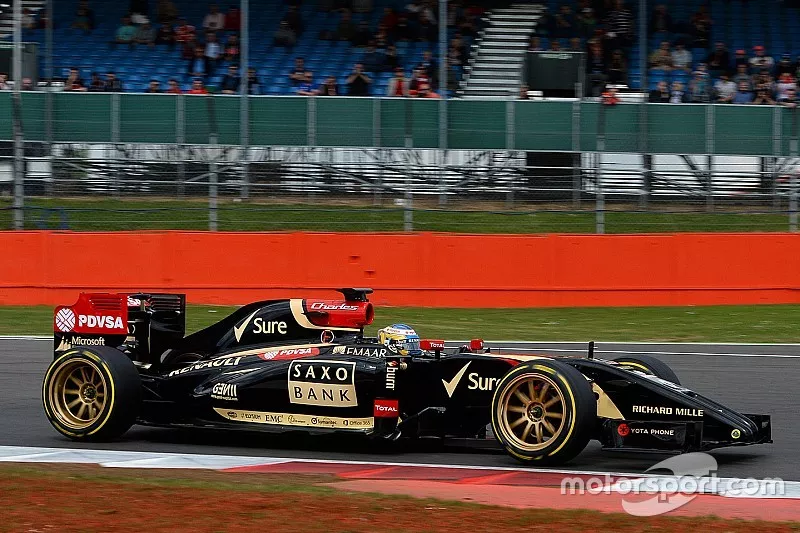 Charles Pic, Lotus E22 con neum&aacute;ticos Pirelli de 18 pulgadas