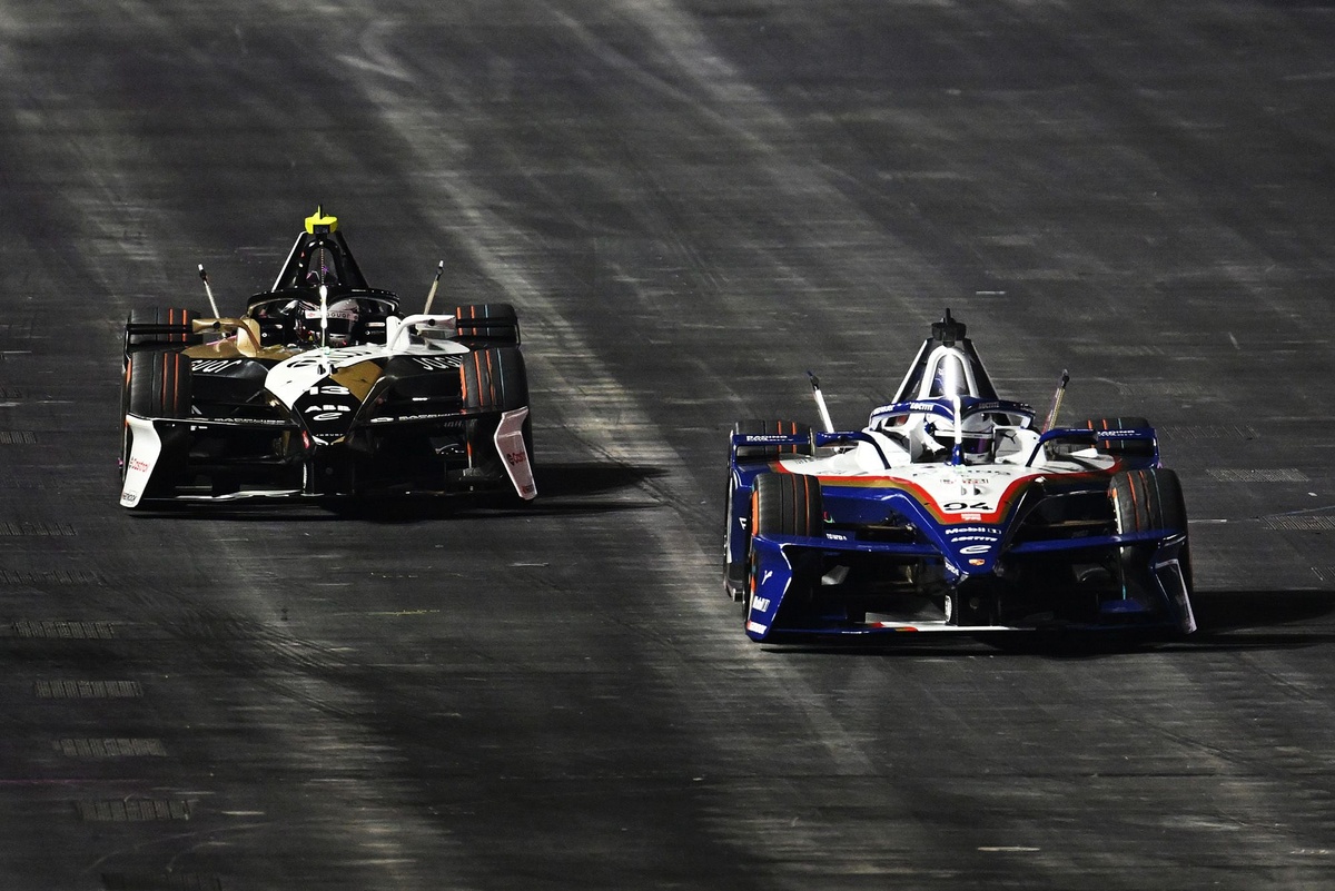 Pascal Wehrlein Accuses Jaguar of Unsporting Tactics in London Finale