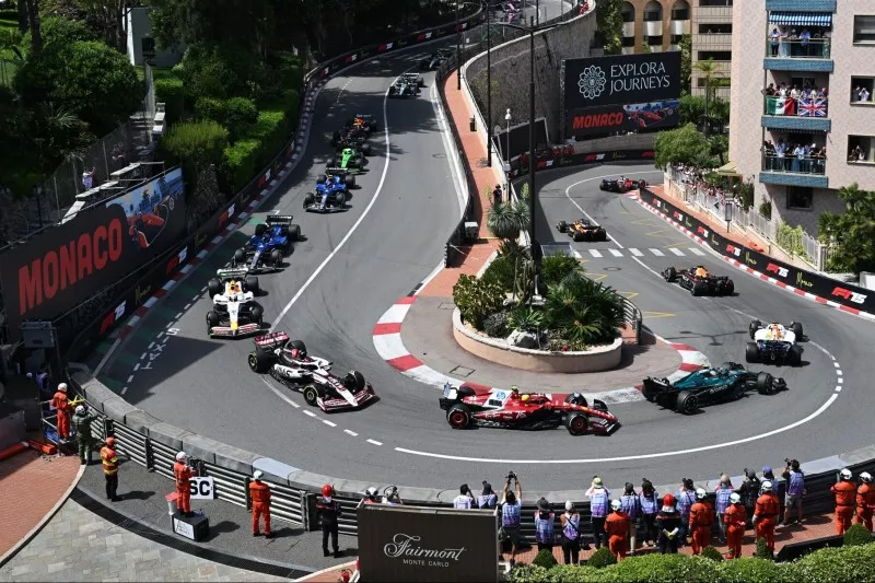Lewis Hamilton, Mercedes F1 W14, Max Verstappen, Red Bull Racing RB19, Fernando Alonso, Aston Martin AMR23