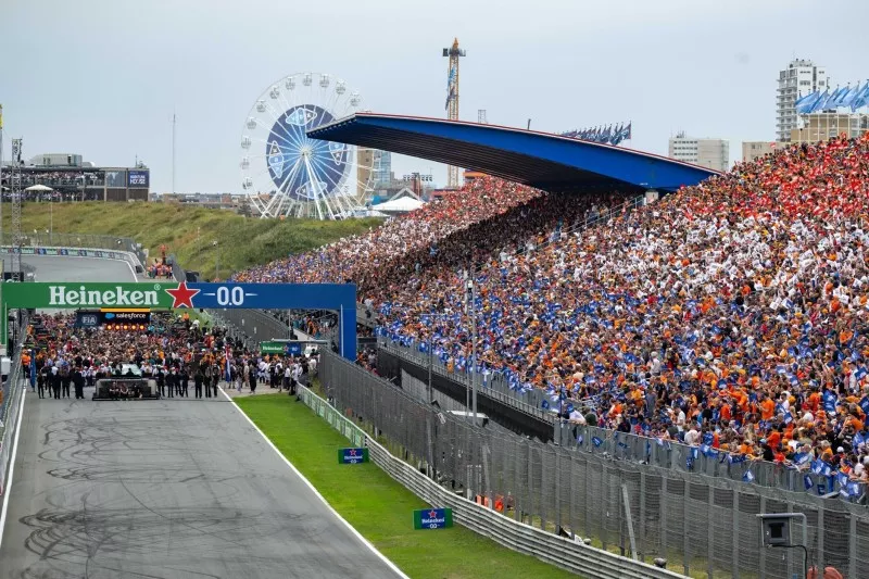 Lewis Hamilton, Mercedes F1 W14, Max Verstappen, Red Bull Racing RB19, Fernando Alonso, Aston Martin AMR23