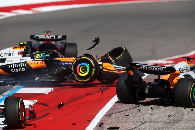 Formel-1-Sprint Austin: Beide McLaren nach Kollision in Kurve 1 raus!