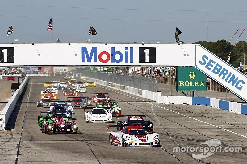 Start: #5 Action Express Racing Corvette DP Chevrolet: Joao Barbosa, Christian Fittipaldi, S&eacute;bastien Bourdais leads