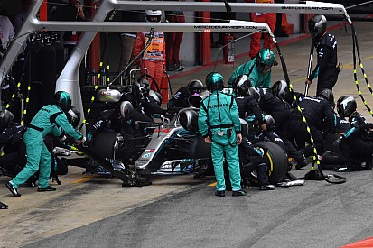 Pirelli: İspanya'da lastik kalınlığını değişmeseydik yarış "piyangoya" dönerdi