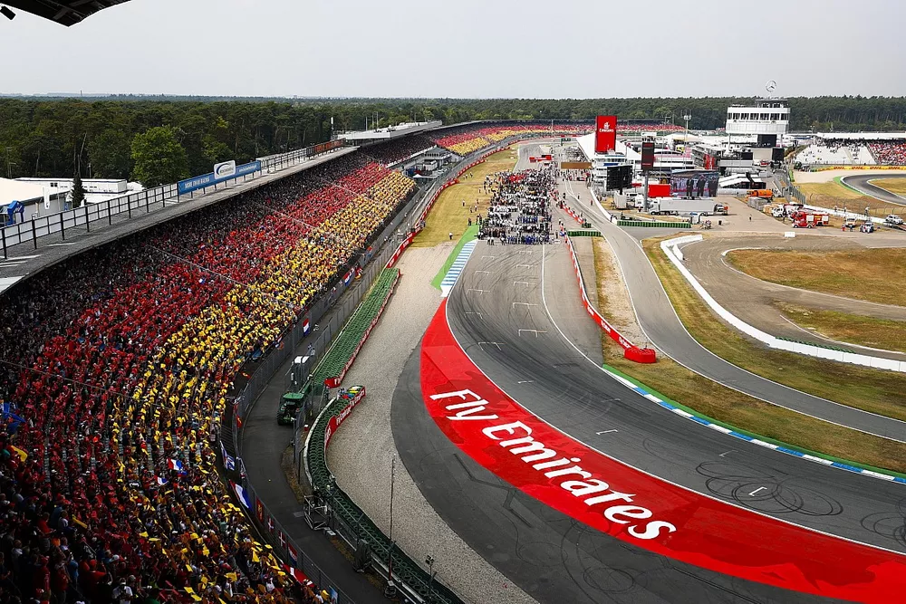 Vista panor&aacute;mica de Hockenheim y sus fans antes del GP de Alemania