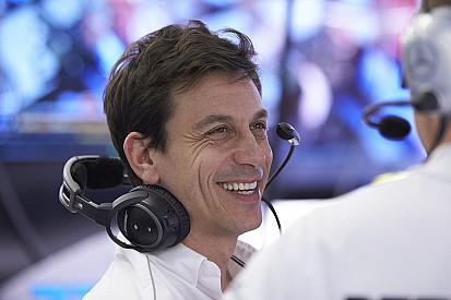 Wolff, F1 strateji grubunun üçüncü aracı tartışmasını istiyor