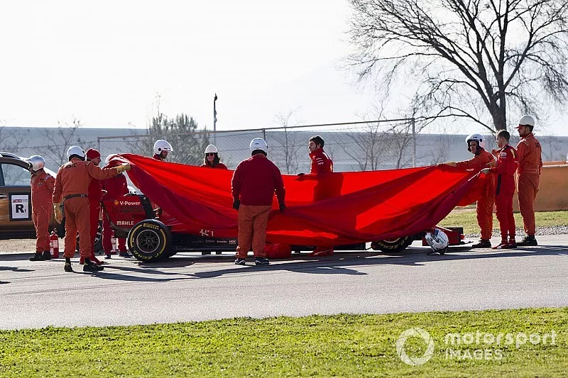 Sebastian Vettel, Ferrari SF1000 stops on track