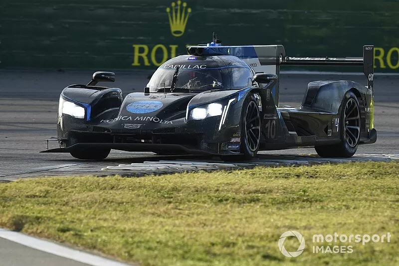 #10 Wayne Taylor Racing Cadillac DPi-V.R. Cadillac DPi, DPi: Renger Van Der Zande, Ryan Briscoe, Scott Dixon, Kamui Kobayashi
