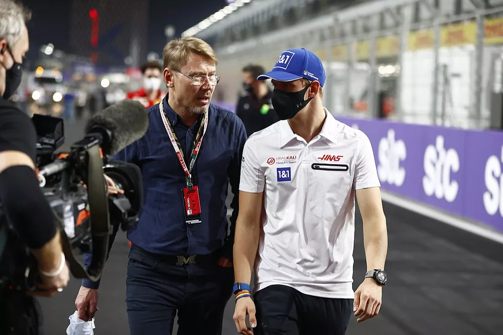 Mika Hakkinen and Mick Schumacher, Haas F1