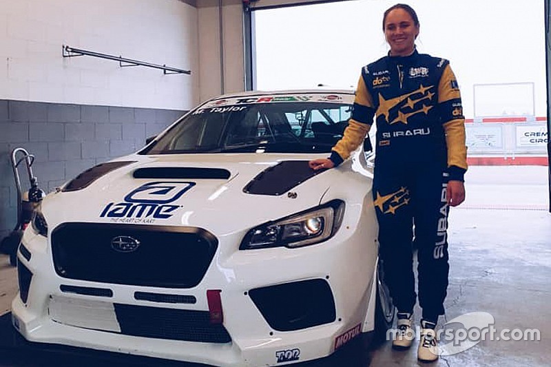 Molly Taylor prova la Subaru di Top Run per il TCR Australia