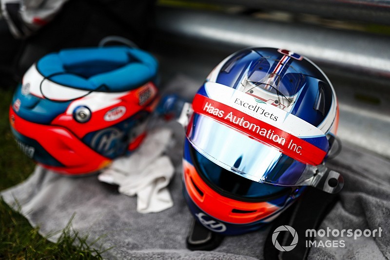 Grosjean 2019-es F1-es sisakja: pompás lett