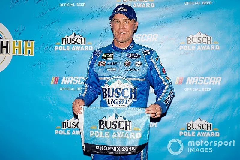 Pole sitter Kevin Harvick, Stewart-Haas Racing, Ford Fusion Busch Light