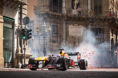VIDEO: el espect&aacute;culo del Red Bull RB7 en las calles de Palermo