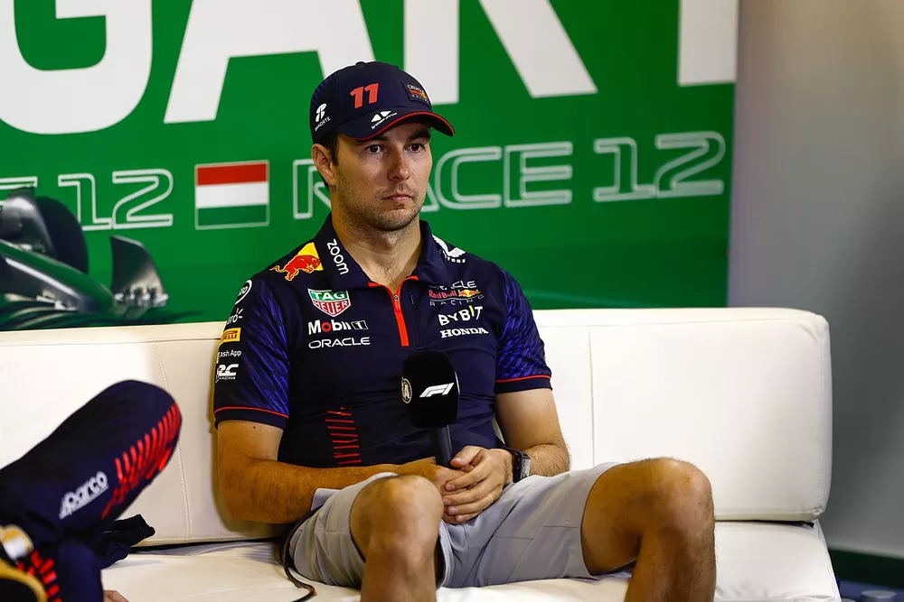 Sergio P&eacute;rez, Red Bull Racing, 3&ordf; posici&oacute;n, en la rueda de prensa posterior a la carrera