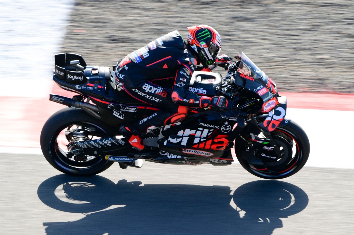 Bezzecchi se lleva una pole de récord en Indonesia; Márquez solo pudo ser noveno 