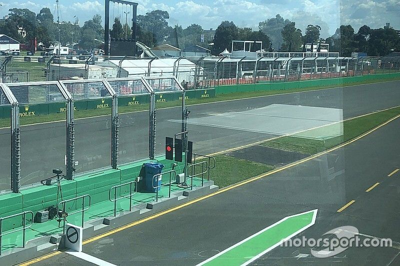 Lámina de asfalto al final del pitlane de Albert Park