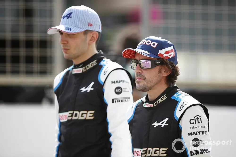 Esteban Ocon, Alpine A521 and Fernando Alonso, Alpine A521 