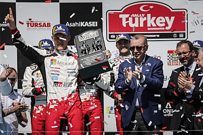 Tanak, galibiyet ödülünü Erdoğan'dan aldı!