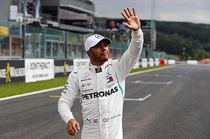 Hamilton pakt pole: “Eén van de moeilijkste kwalificaties”