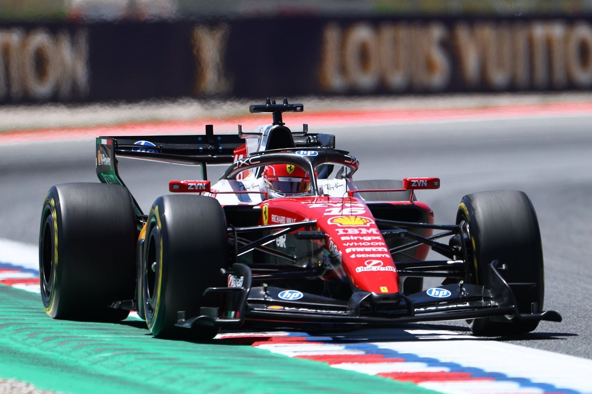 F1 | Ferrari: aggiornamenti ok, Leclerc convince sul passo gara mentre Lewis soffre