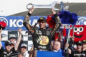 Truex toma una dram&aacute;tica victoria en  Las Vegas