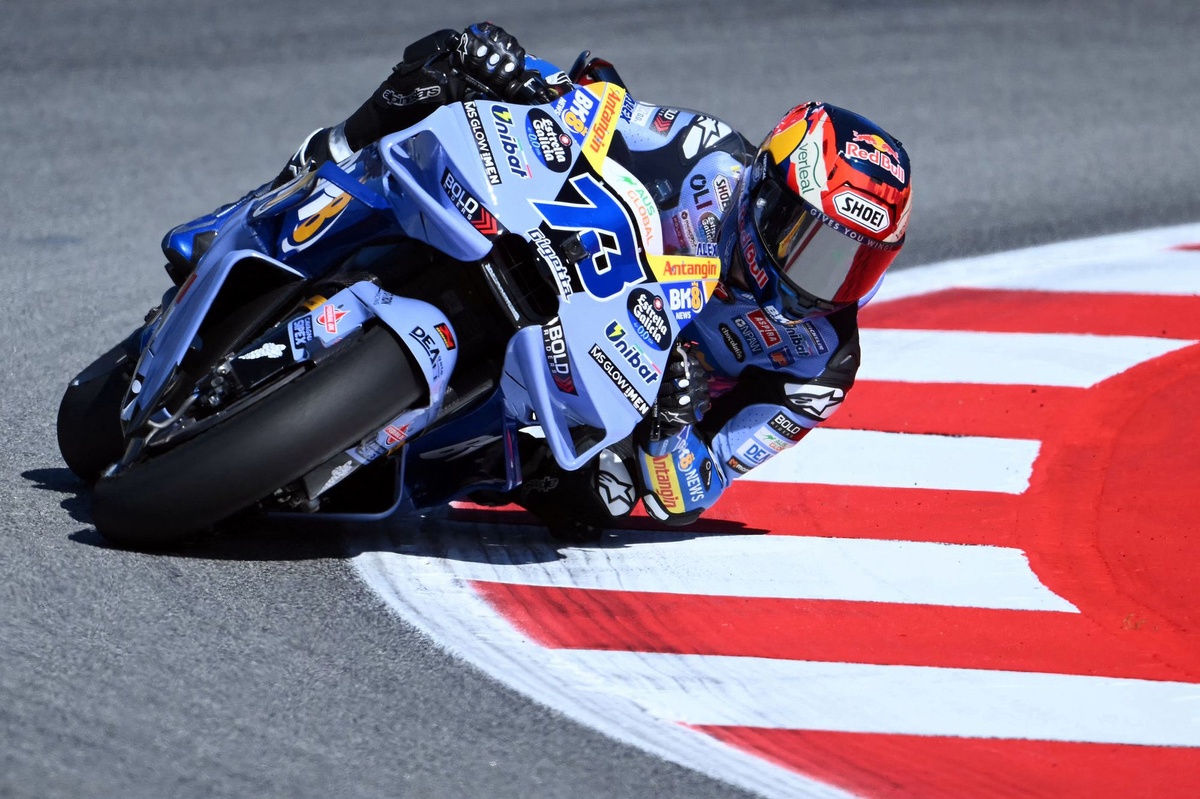 MotoGP | Alex Marquez resiste ad Acosta e si prende la Sprint di Barcellona, 3° Diggia